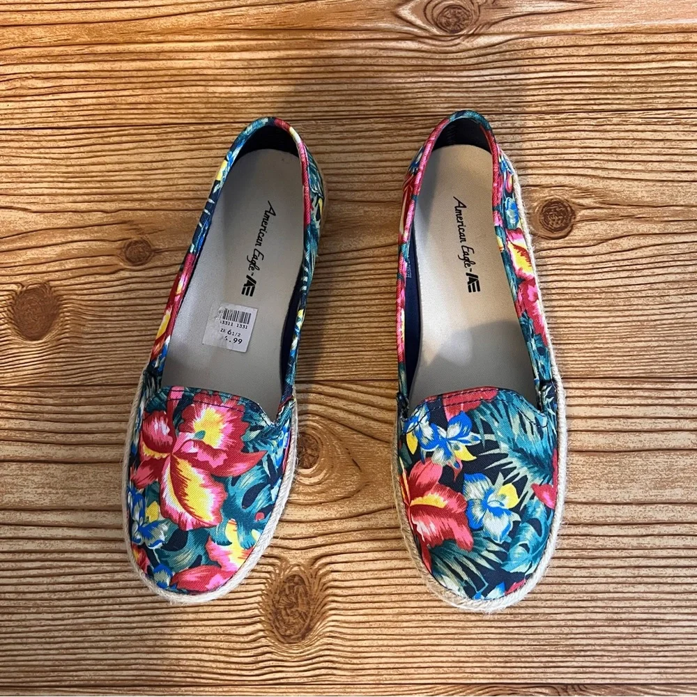 American Eagle Size 6.5 Floral Slip On Canvas Flat Shoes Closed Toe